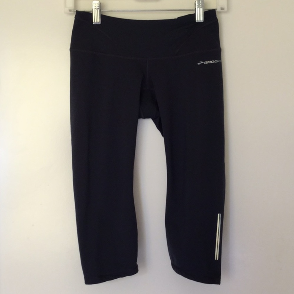 Brooks running crop